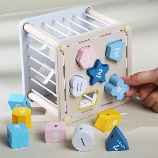 Joc bebelusi Montessori Sortator cu funii si forme Shape Plug Happy
